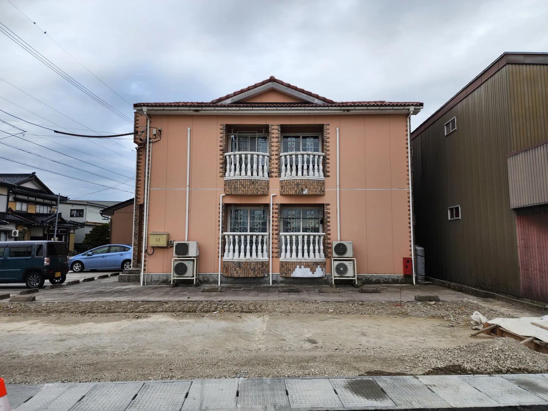 富山県射水市の築20年の木造アパートの外装リフレッシュ工事を実施しました！