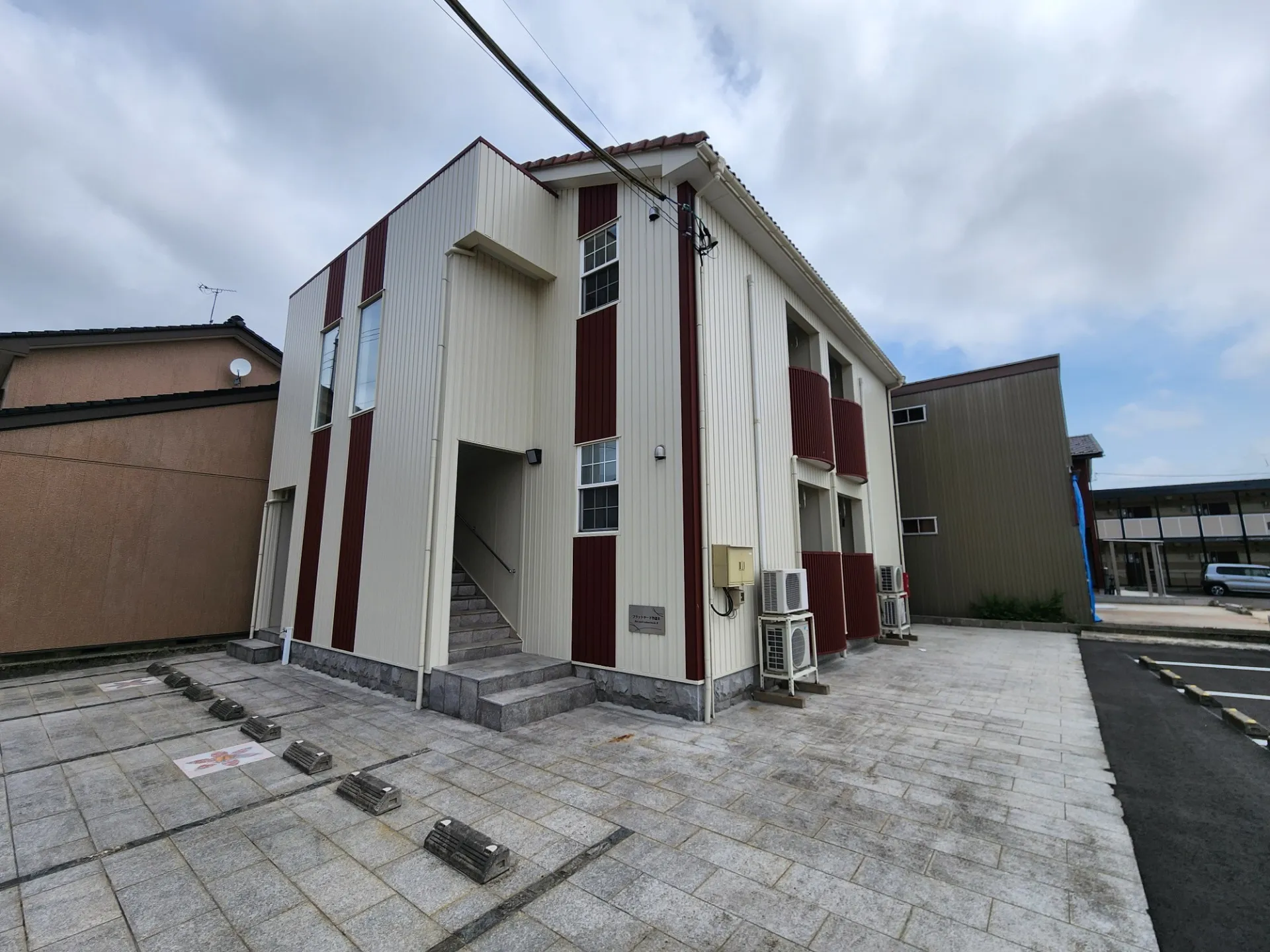 富山県射水市の築20年の木造アパートの外装リフレッシュ工事を実施しました！