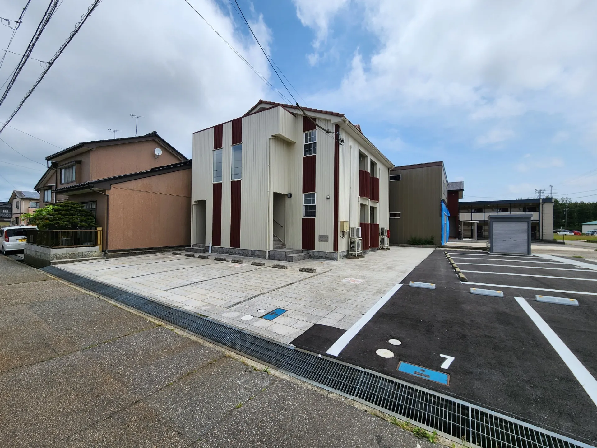 富山県射水市の築20年の木造アパートの外装リフレッシュ工事を実施しました！